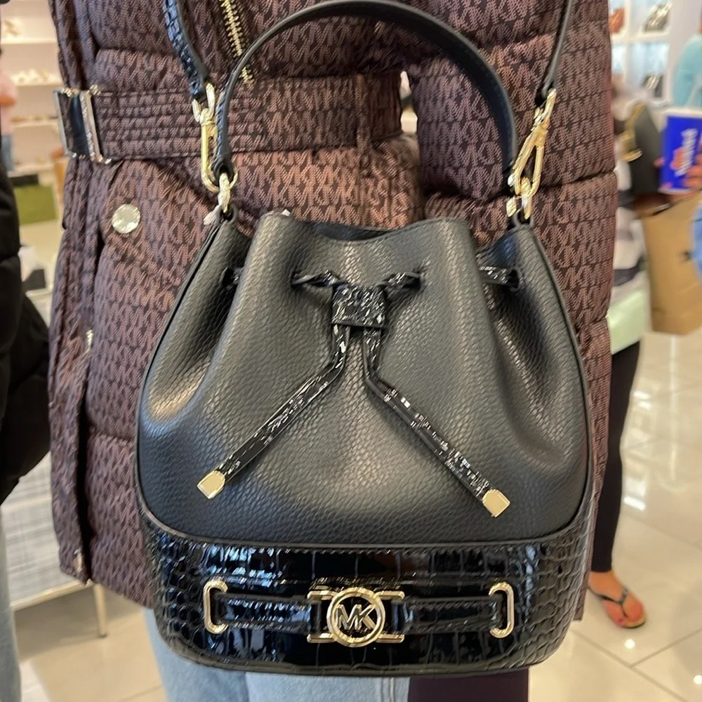 MICHAEL KORS  Reed Medium Pebbled Leather Belted Bucket Messenger Satchel Crossb